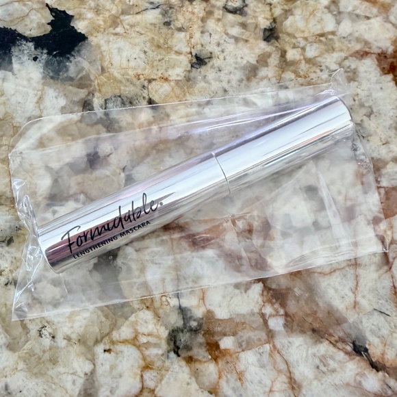 5 for $15 🦋 LUNE+ASTER | Formidable Lengthening Mascara - Picture 3 of 5